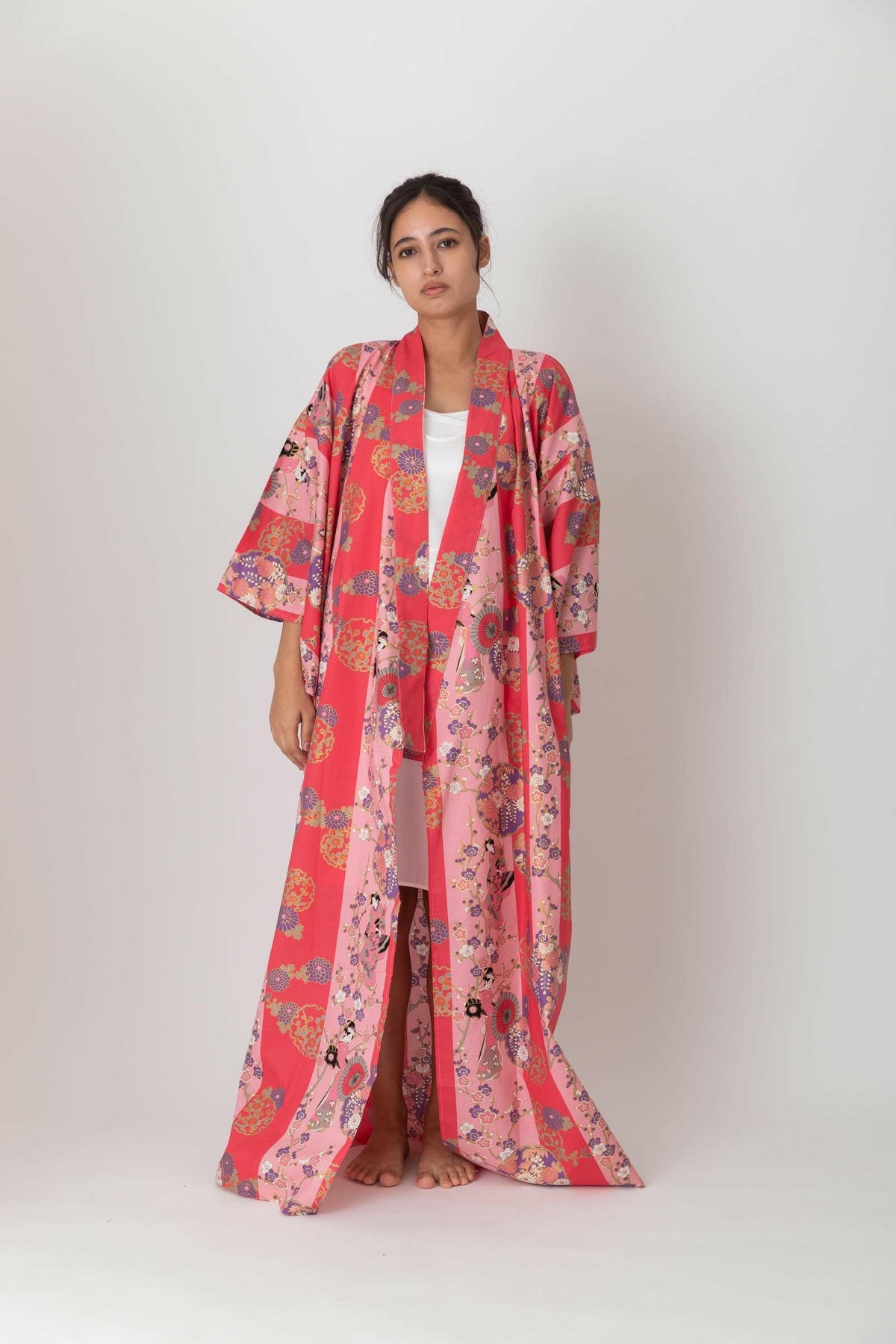Women Geisya Beauty on Stripe Cotton Yukata Kimono.