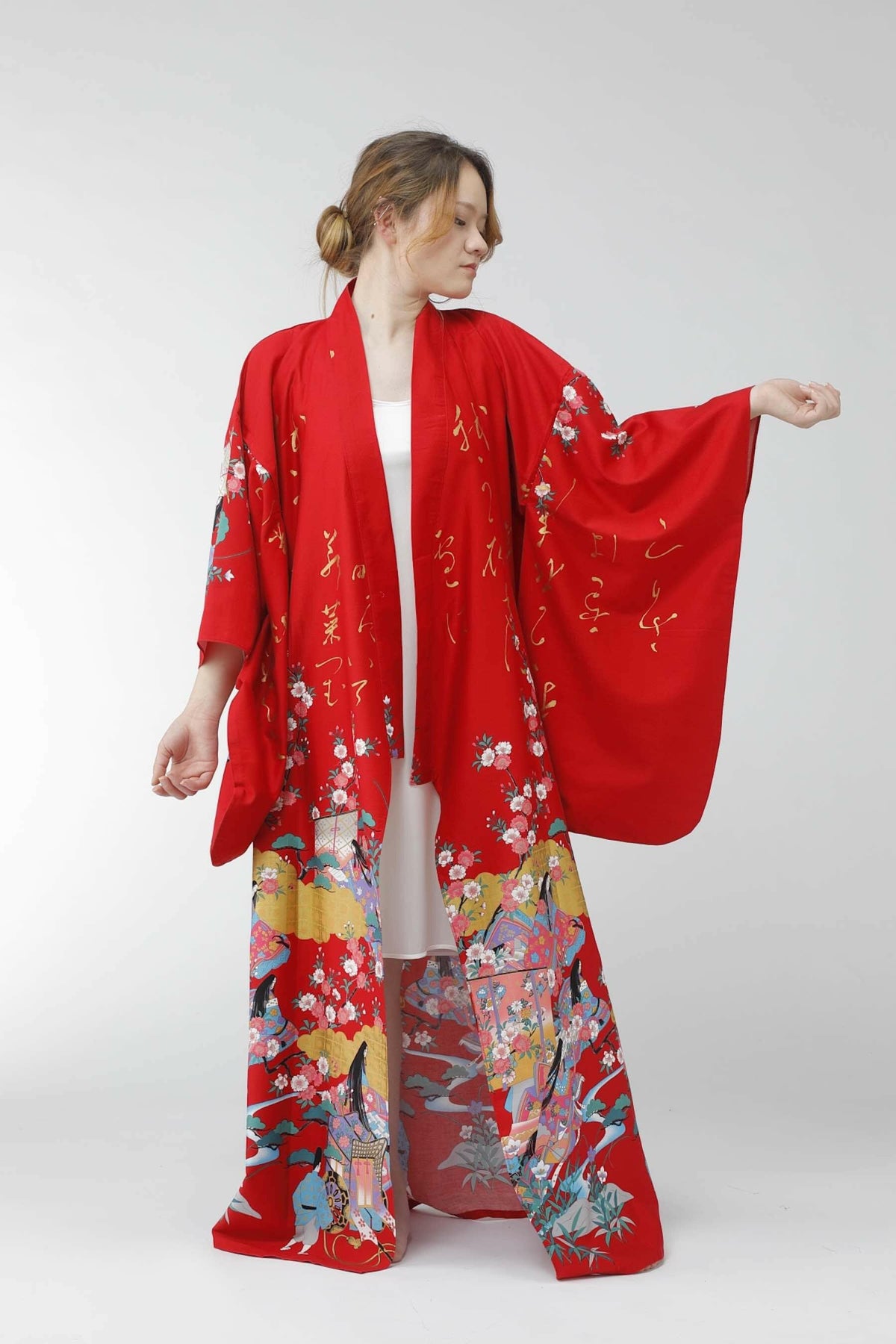 Women Gilt Poem & Princess Cotton Sateen Kimono Color Red Model Front No Belt View