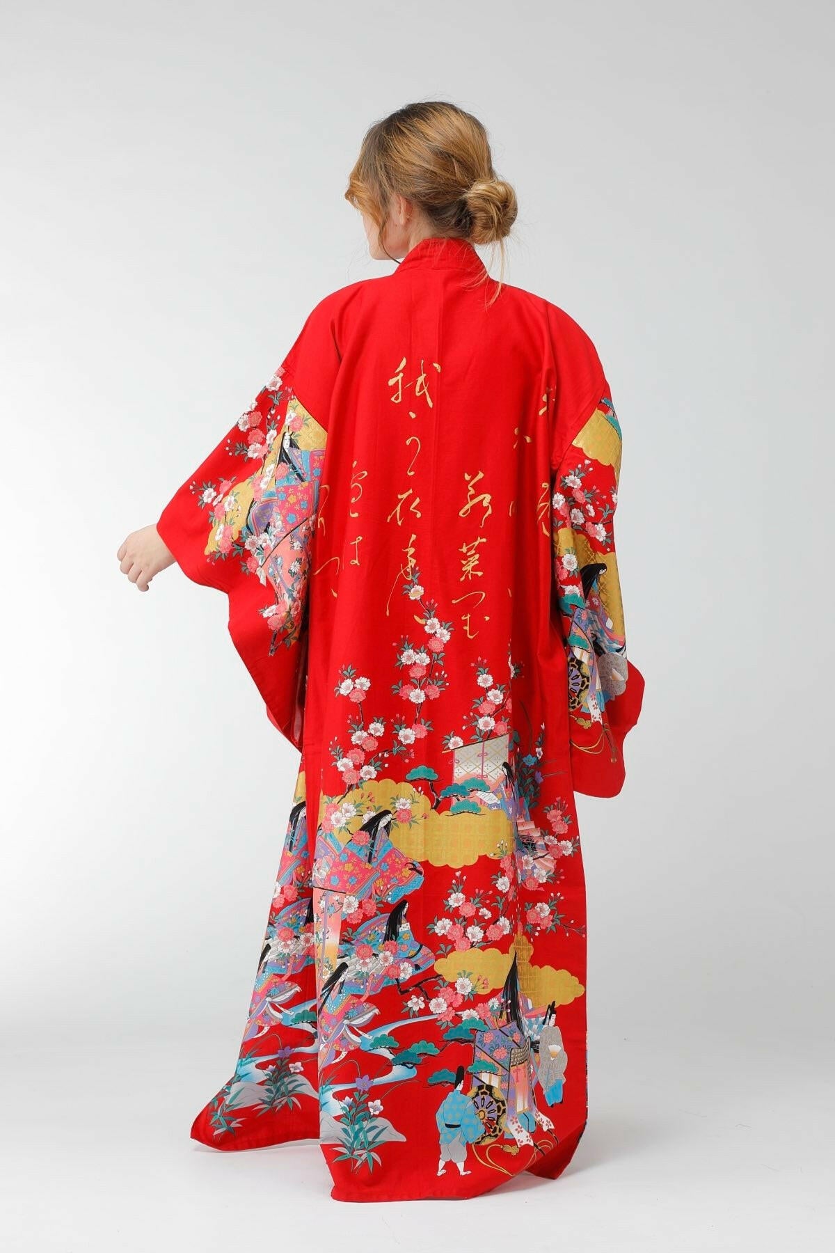 Women Gilt Poem & Princess Cotton Sateen Kimono Color Red Model Rear No Belt View