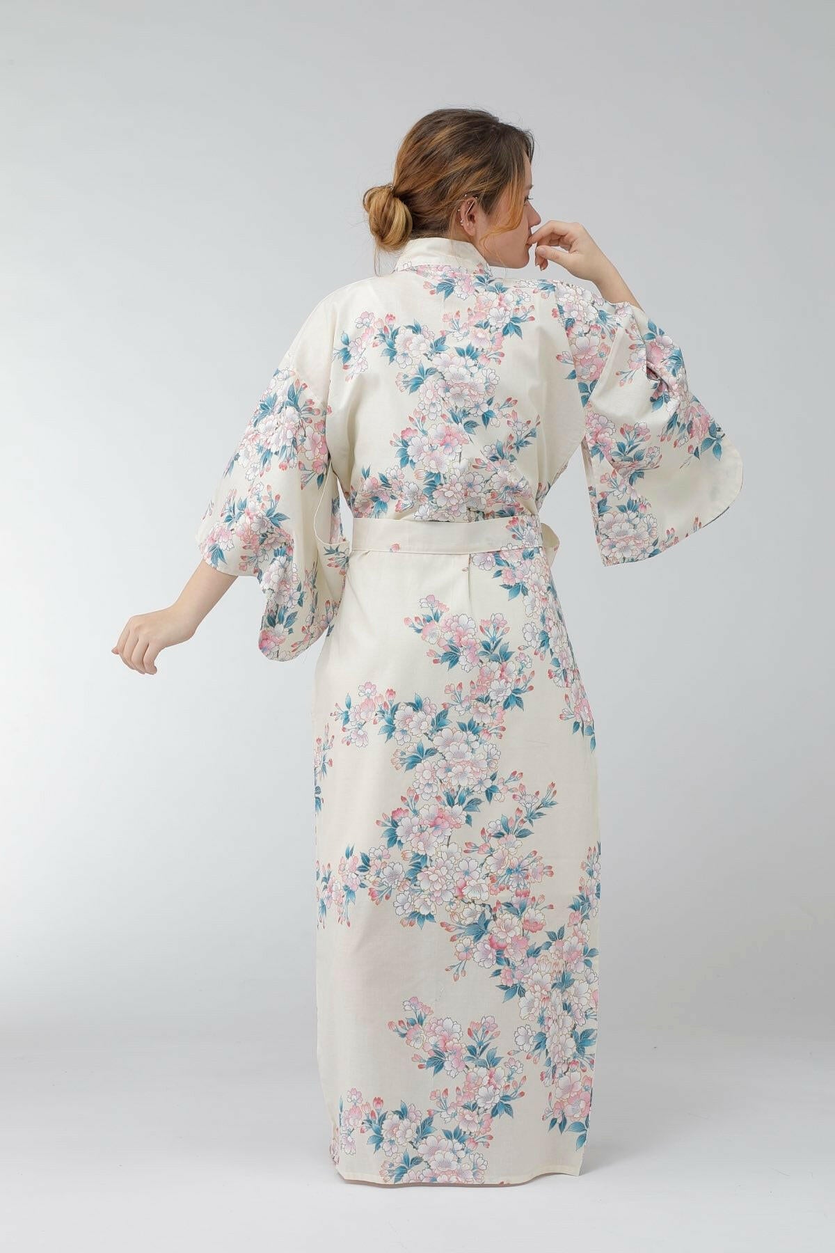 Women White Cherry Blossoms Cotton Yukata Kimono.
