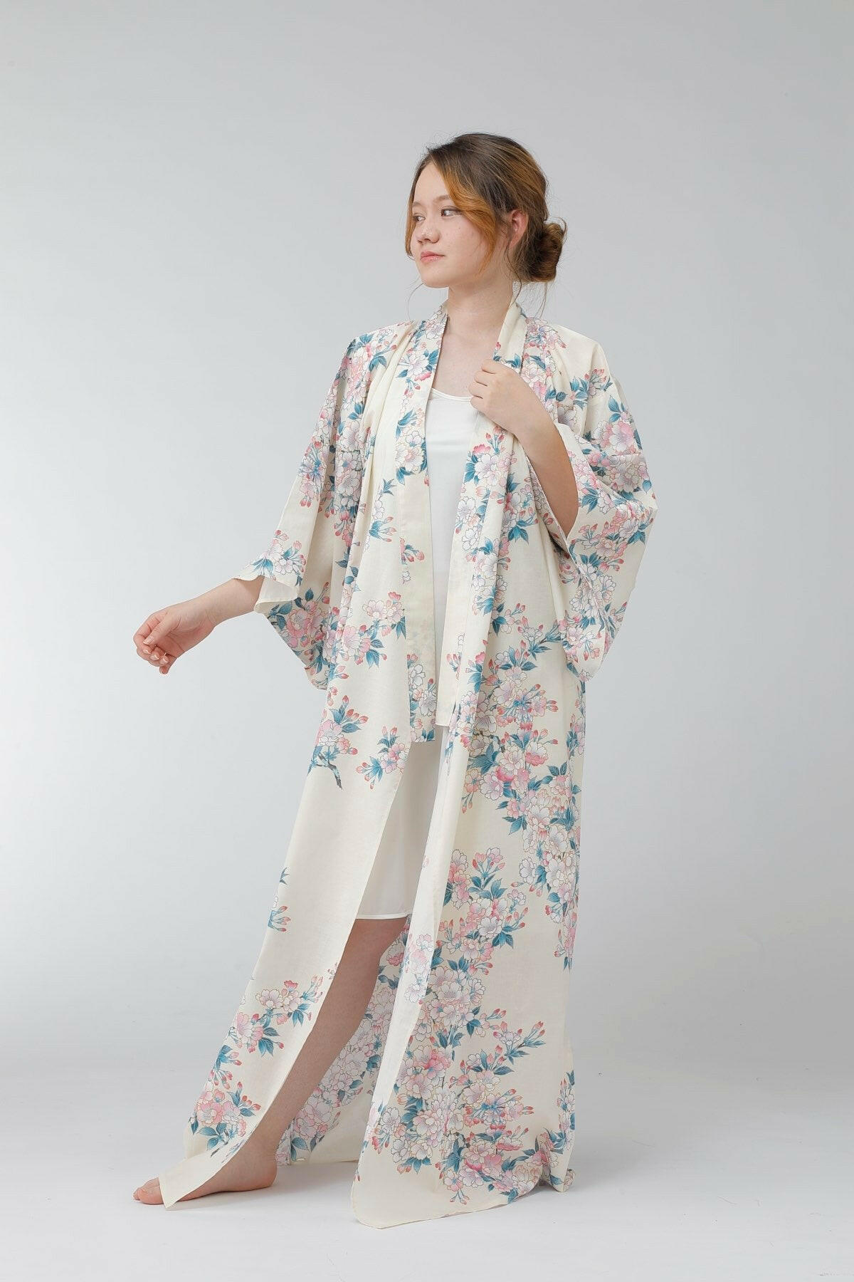 Women White Cherry Blossoms Cotton Yukata Kimono.