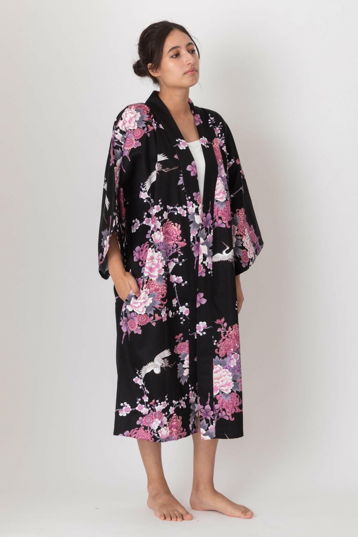 Women Flying Crane & Peony Cotton Sateen Short Kimono Color Black Model Side No Belt View