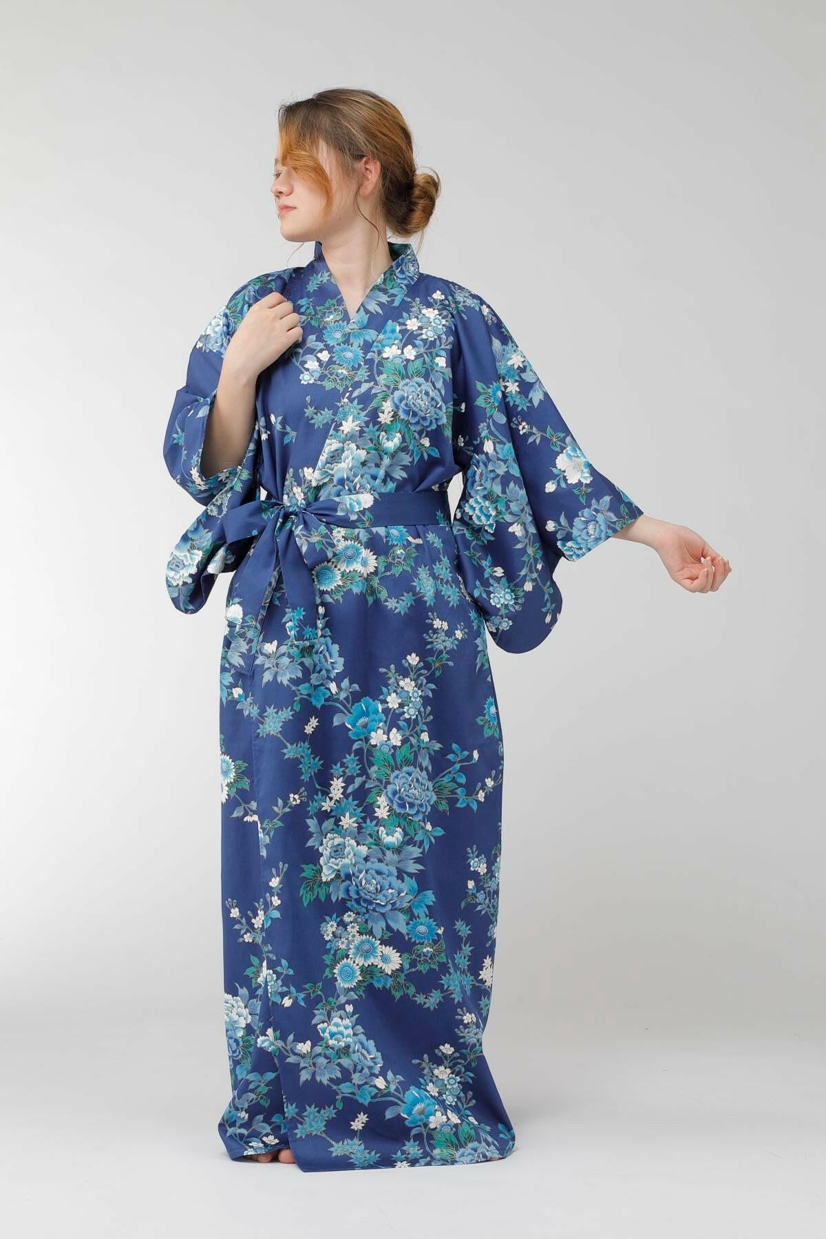 Women Peony & Cherry Blossom Cotton Sateen Kimono Color Navy Model Front View
