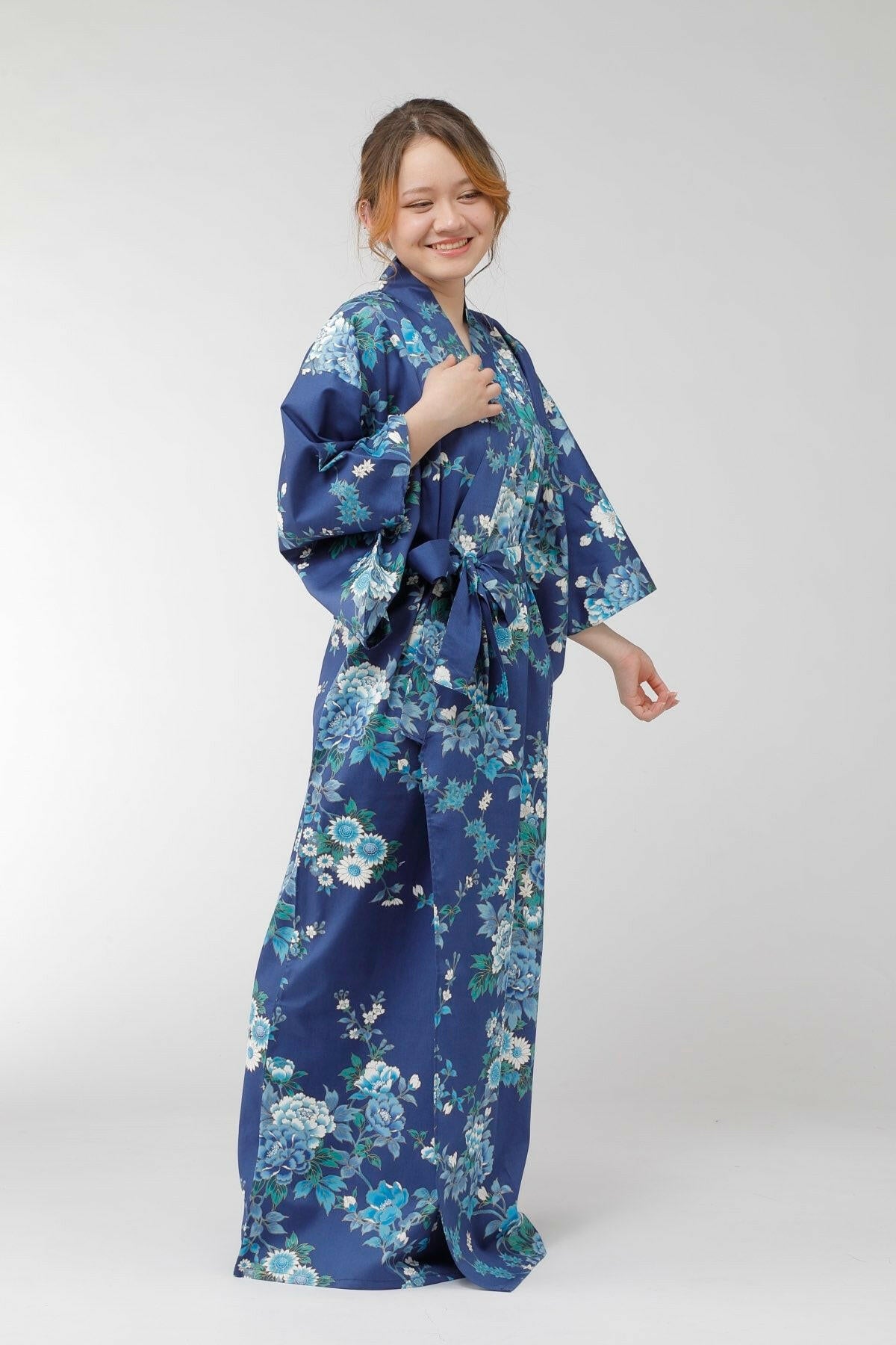 Women Peony & Cherry Blossom Cotton Sateen Kimono Color Navy Model Side View