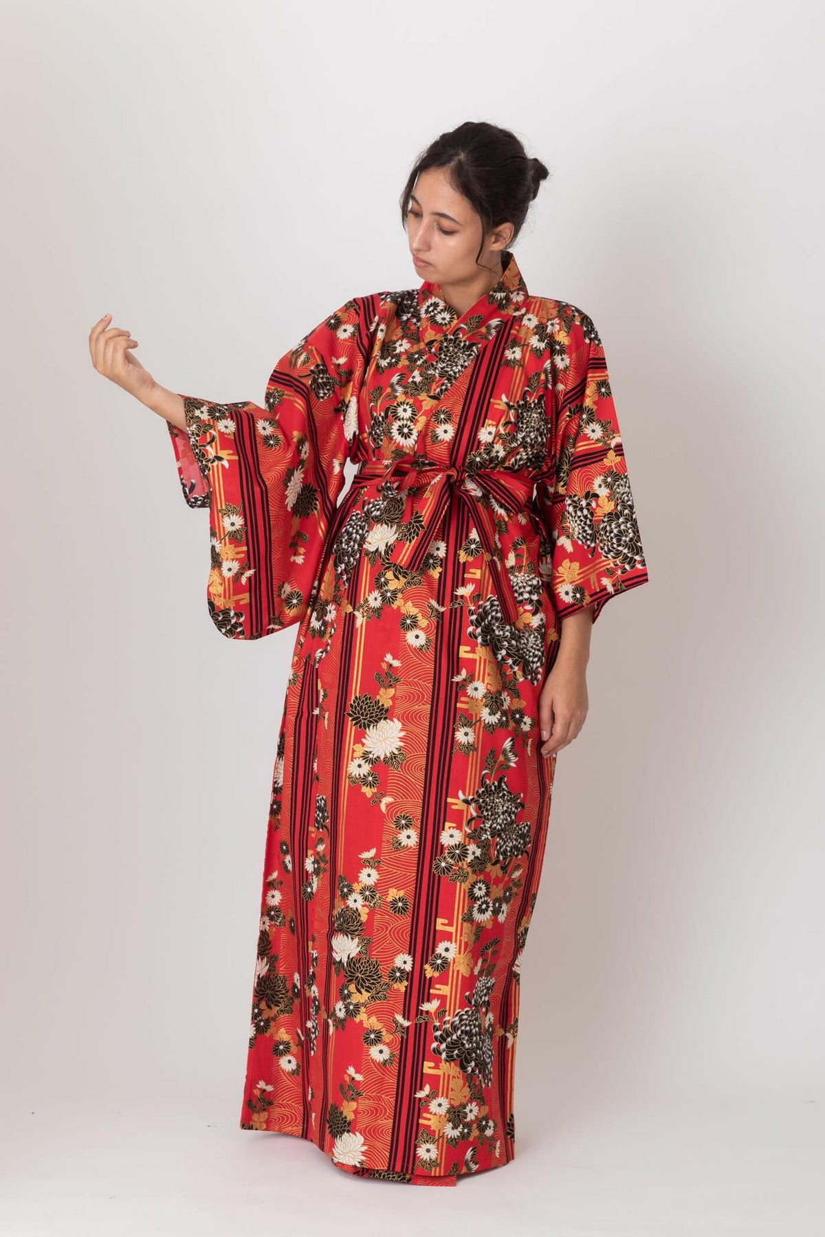 Women Chrysanth Blooming Cotton Yukata Kimono Color Red Model Front View