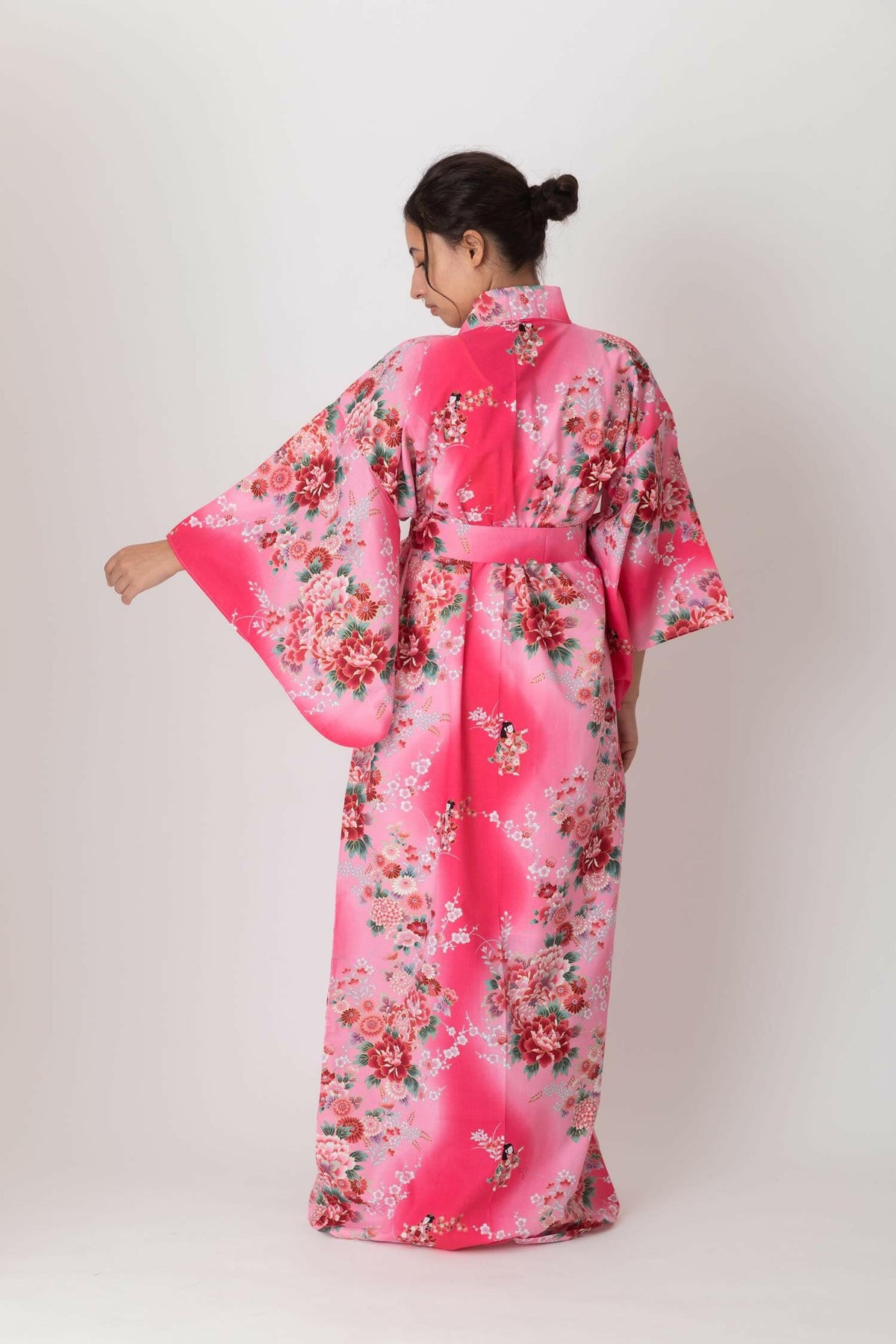 Women Dolls in Color Gradation Cotton Yukata Kimono Color Pink Model Rear View