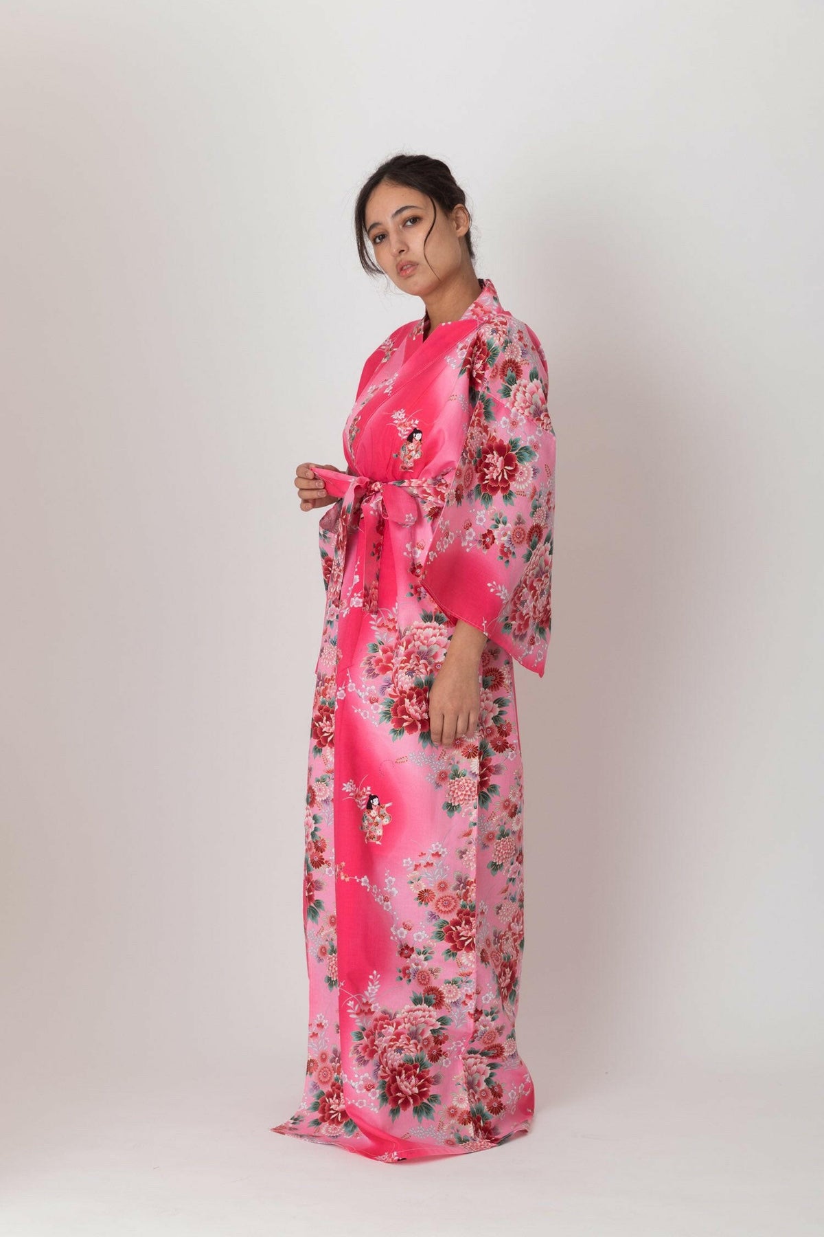 Women Dolls in Color Gradation Cotton Yukata Kimono Color Pink Model Side View