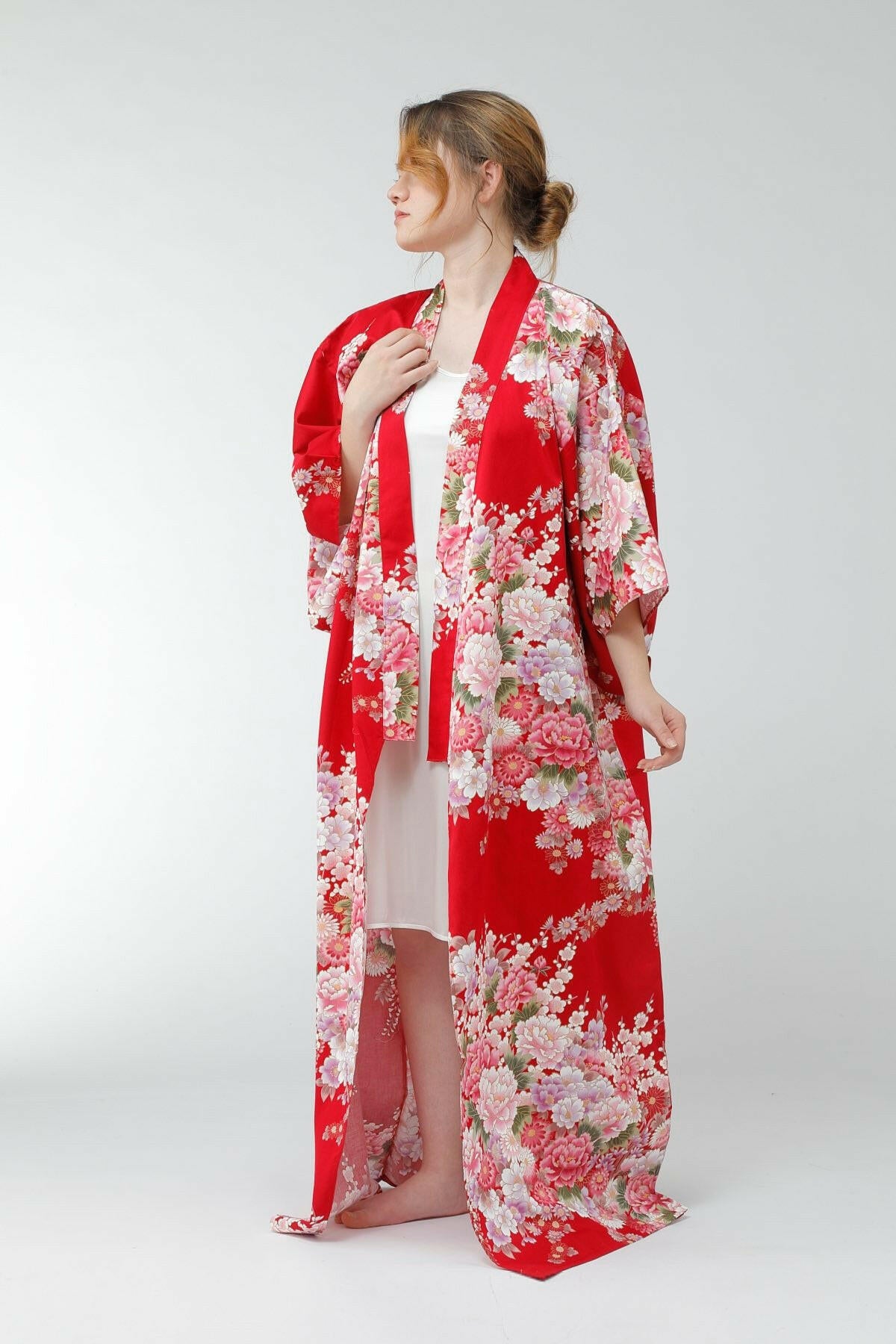 Women Flowers in Bloom Cotton Sateen Kimono Color Red Model Front No Belt View