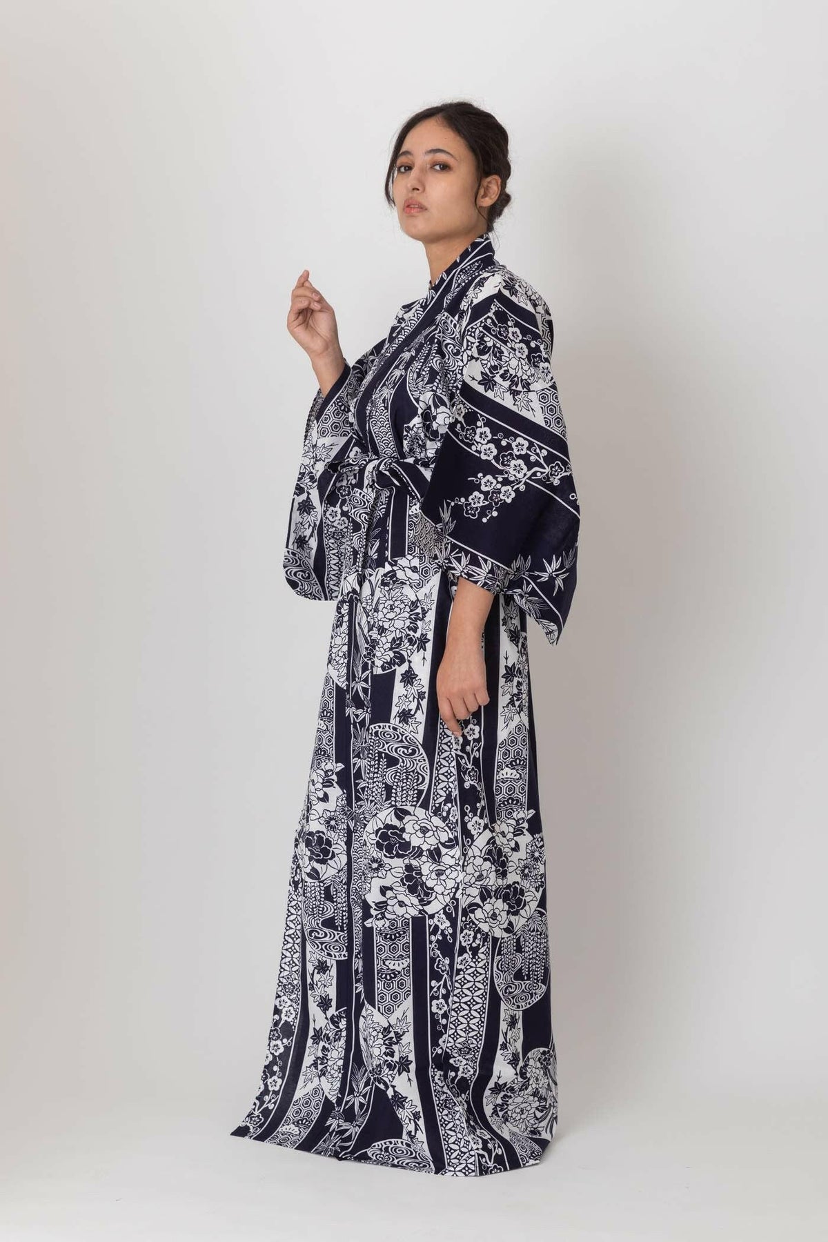 Women Flowers in Circles Cotton Yukata Kimono Model Side View