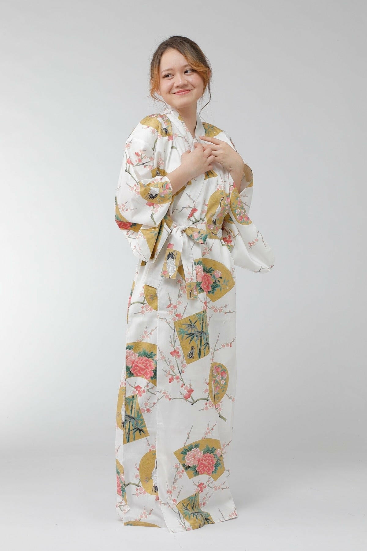 Women Beautiful Crane Cotton Sateen Kimono Color White Model Front View