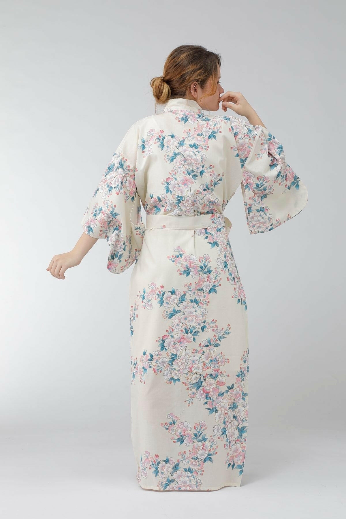 Women White Cherry Blossoms Cotton Yukata Kimono Color White Model Rear View