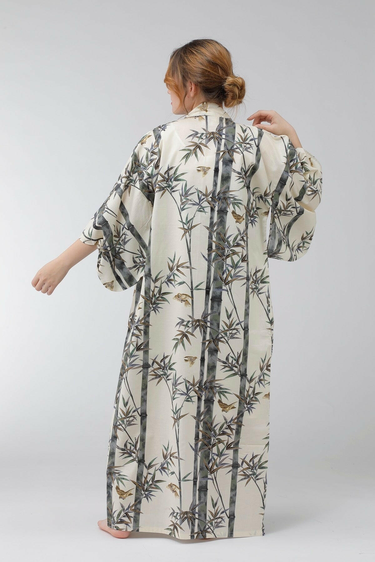 <Plus Size> Women Bamboo & Sparrow Cotton Yukata Kimono Model Rear View