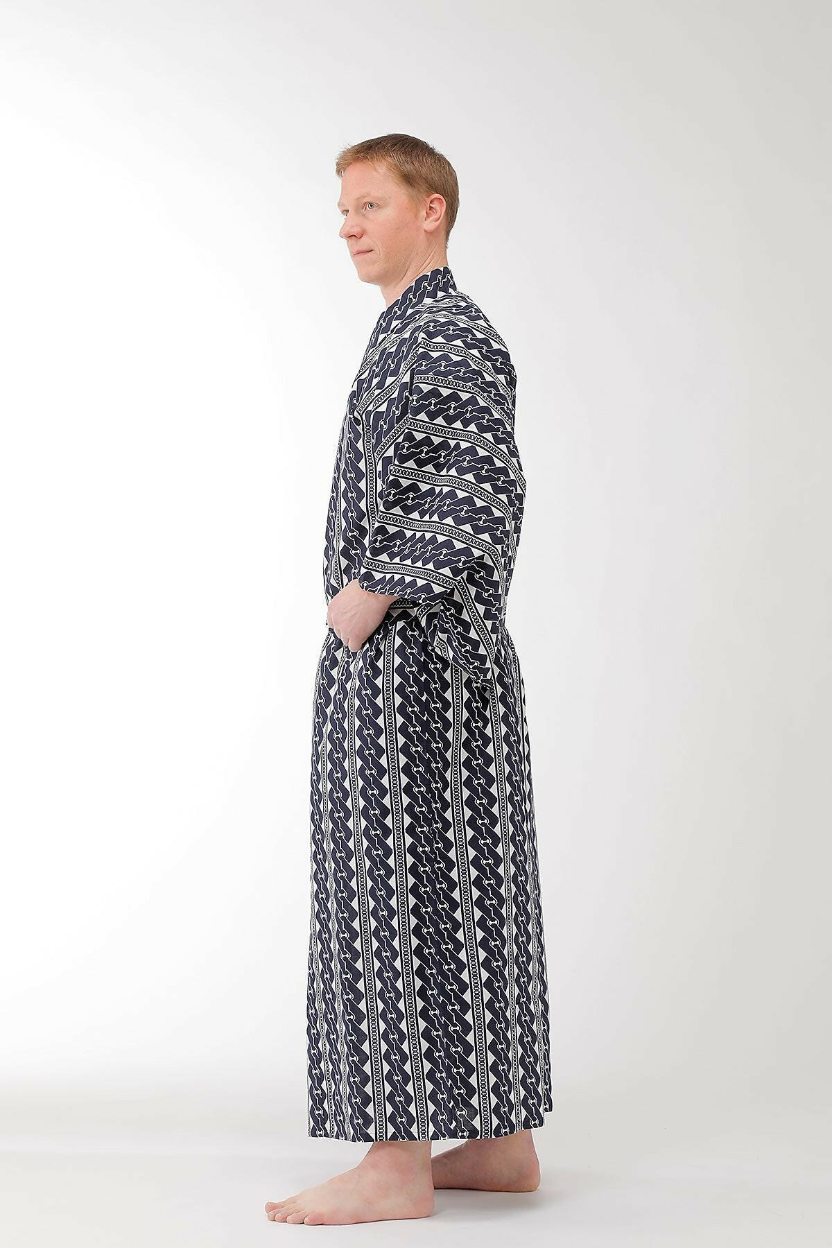 Men Chain Pattern Cotton Yukata Kimono Model Side View