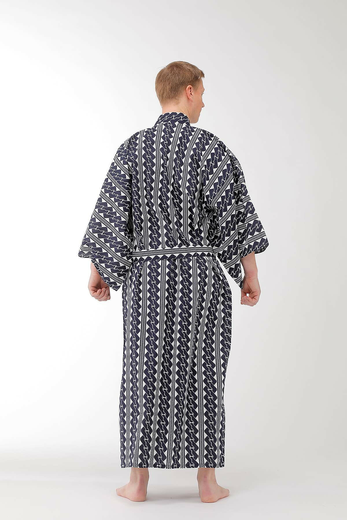 Men Chain Pattern Cotton Yukata Kimono Model Rear View